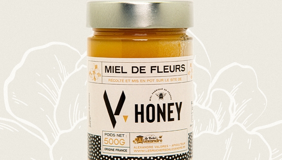 Team Vitality выпустила собственный мед в честь Всемирного дня пчел