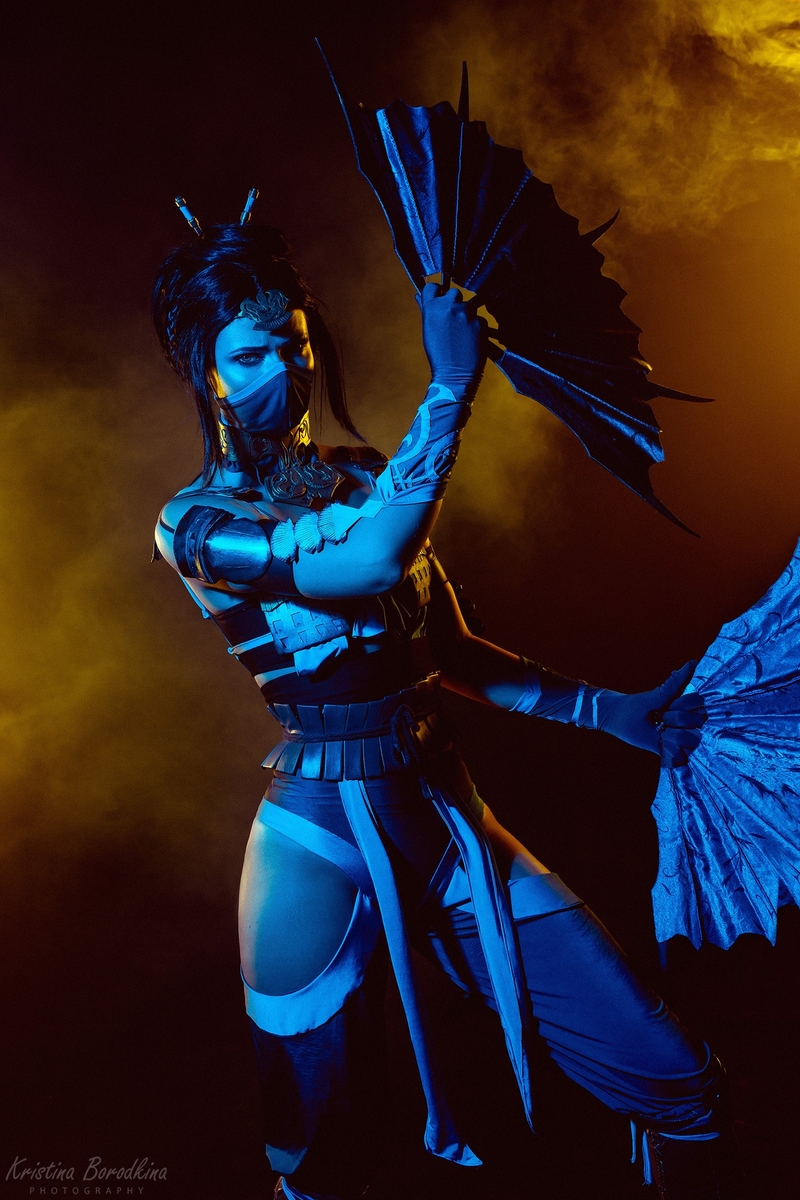 Косплей на Китану из Mortal Kombat X. Фотограф: Кристина Бородкина. Модель: Мирослава Ладовир. Источник: vk.com/kristina_borodkina_photo
