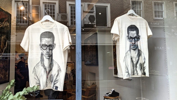 В центре Лондона открылся бутик с одеждой из Disco Elysium