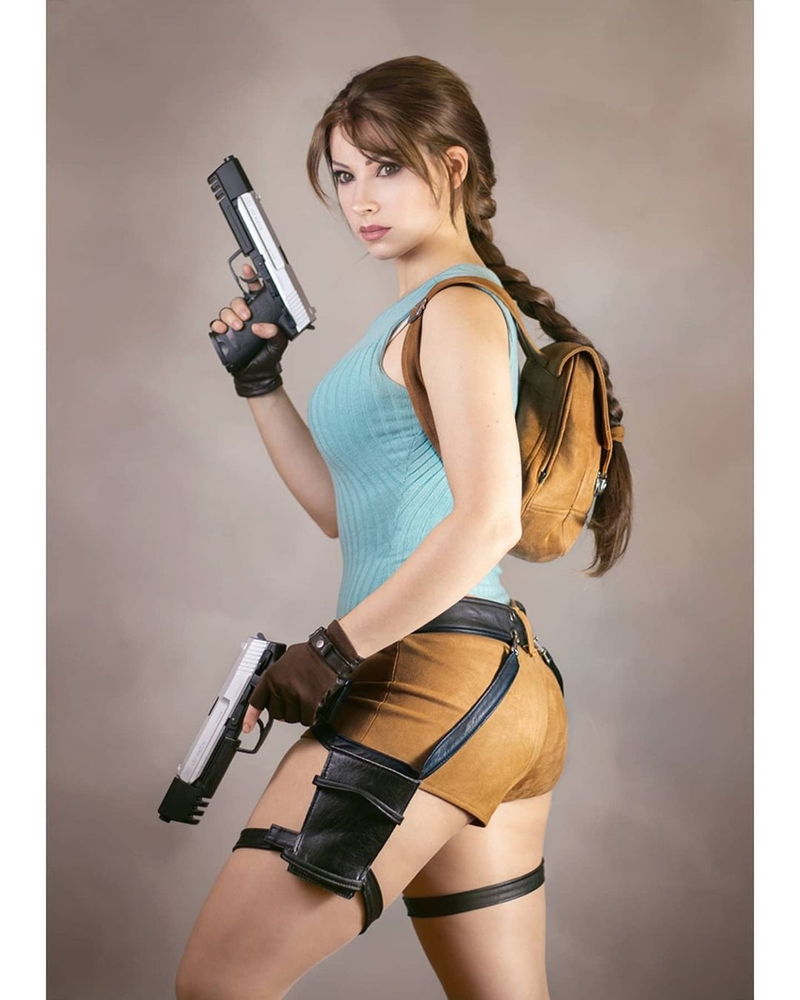 Косплей на Лару Крофт из Tomb Raider. Косплеер: Enji Night. Источник: instagram.com/enjinight.