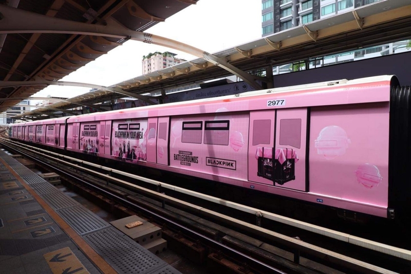 В Таиланде запустили розовый поезд метро — это промоакция PUBG Mobile и BLACKPINK